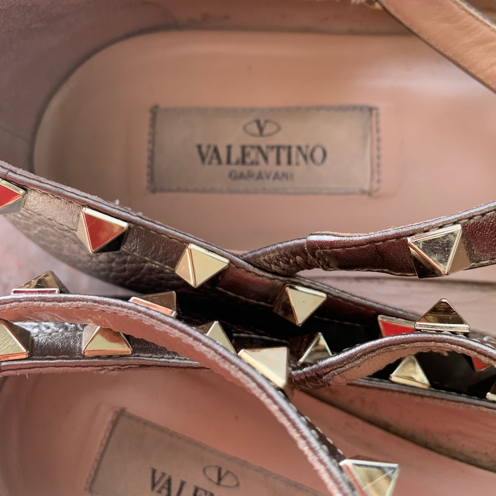 ❤️❤️SOLD❤️❤️Valentino studded flat shoes - Picture 4 of 8